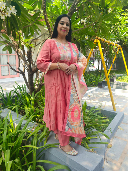 Saanjh Peach Solid Anarkali