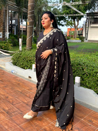 Ruhani Black Solid Cotton Anarkali